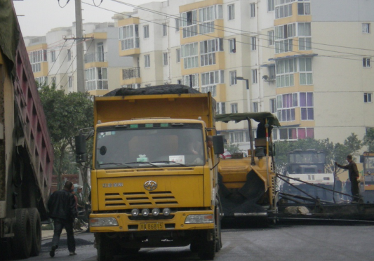 怡合新城沥青道路施工.png